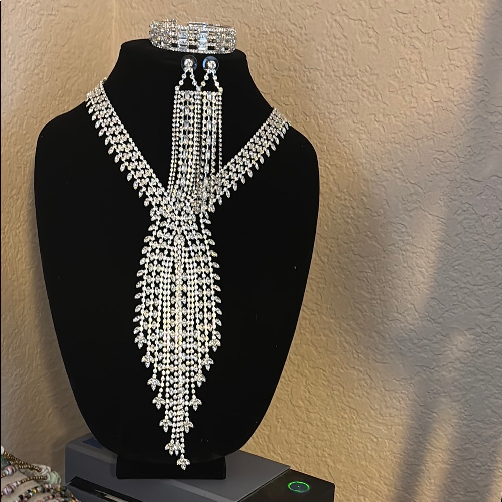 Elegant Silver Jewelry Set